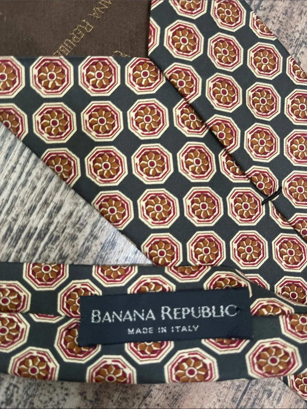 Banana Republic Green Tie with Burgundy and Gold Octagon Motif